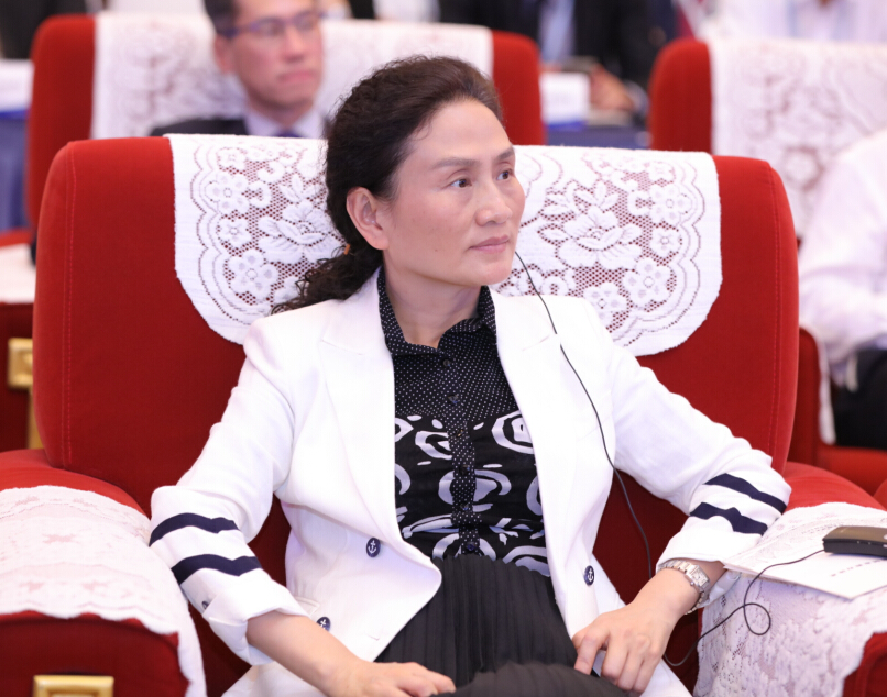 2. ɶ鳤칫γLiao Chengzhen, Deputy Secretary General of Chengdu Municipal People's Government, Director of the General Office of the Municipal Government was listening to the Speech.jpg