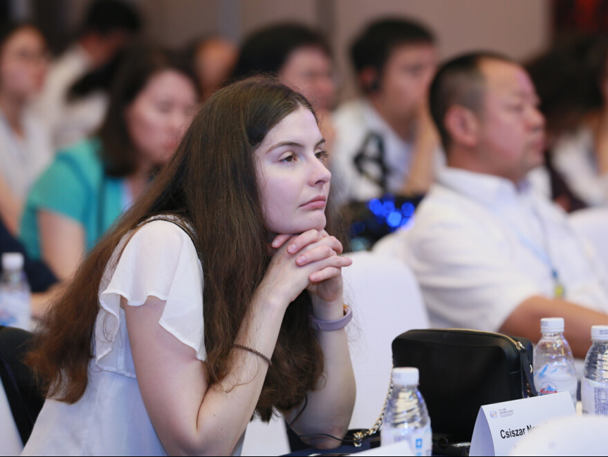 5. αGuests were listening to the speeches attentively.jpg